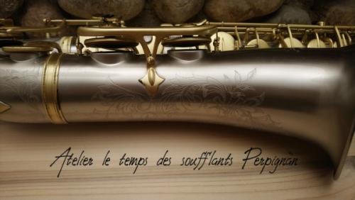 Saxophone ténor ADVENCE T1000 série maillechort vernis brossé.