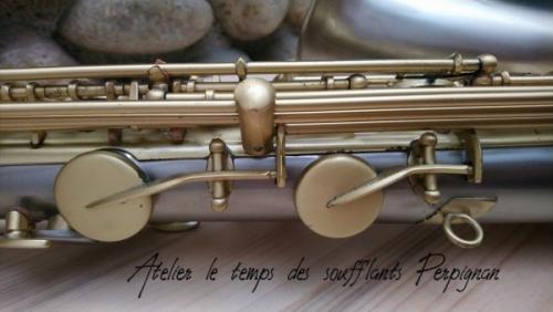Saxophone ténor ADVENCE T1000 série maillechort vernis brossé.